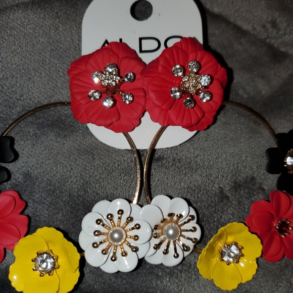Floral Earring bundle - Picture 8 of 10